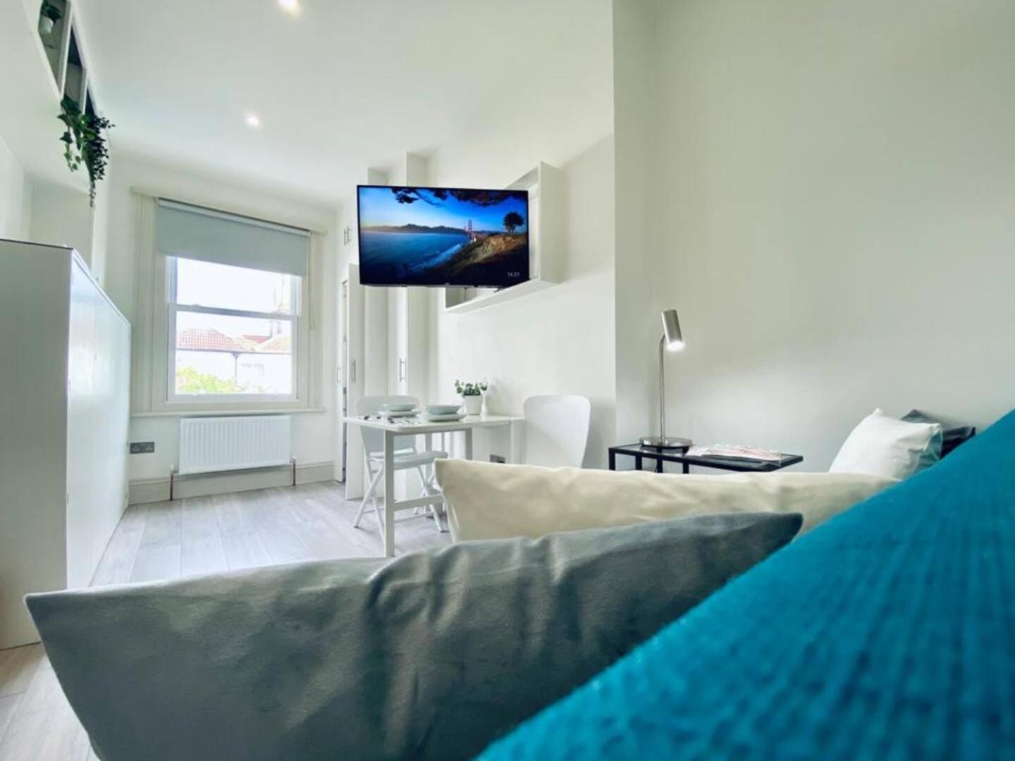 Apt 08 Beachside Beauty Central Studio Steps From Cafes Brighton Exterior foto
